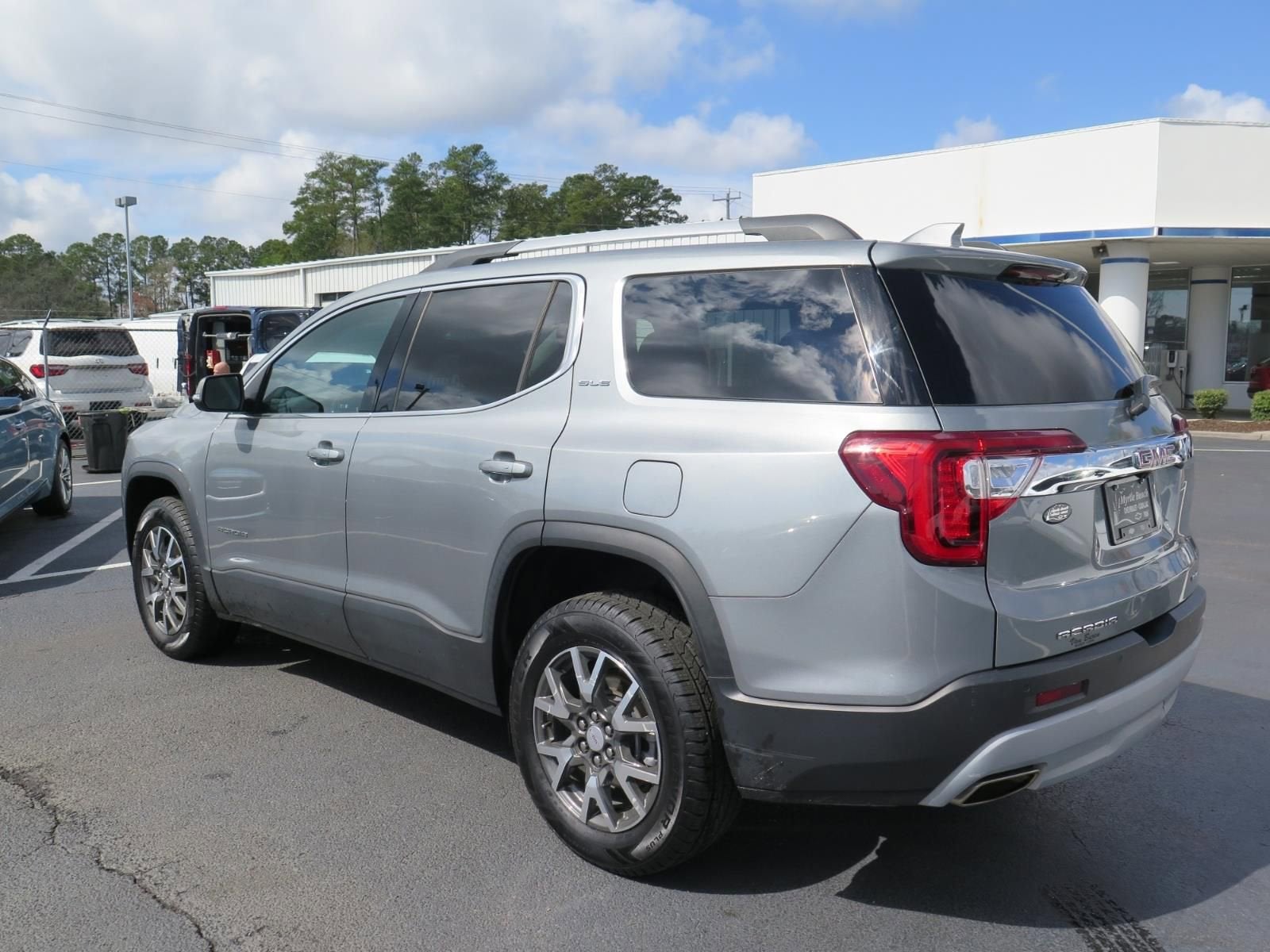 2023 GMC Acadia SLE