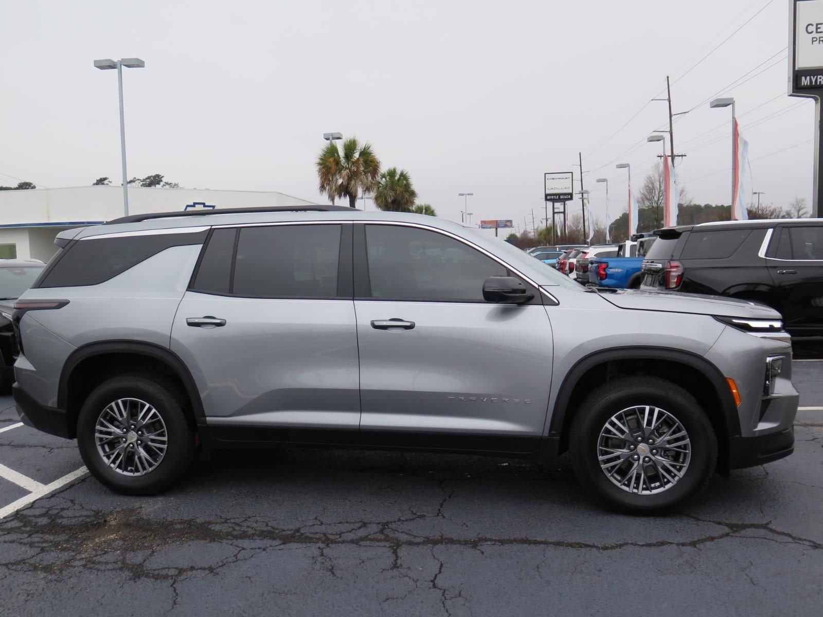 2025 Chevrolet Traverse LT