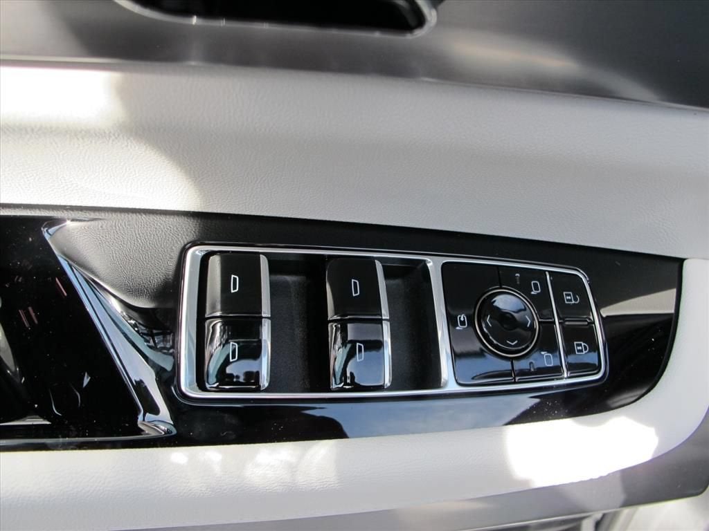 2027 Cadillac VISTIQ Luxury - Photo 14