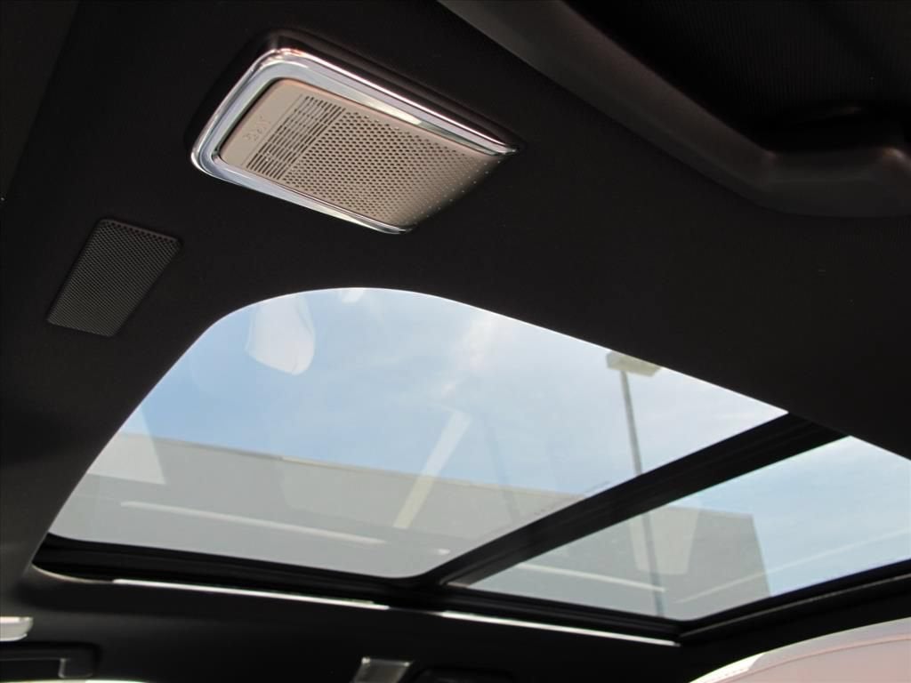 2027 Cadillac VISTIQ Luxury - Photo 16