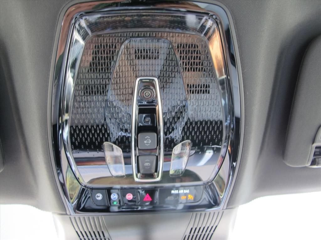 2027 Cadillac VISTIQ Luxury - Photo 21