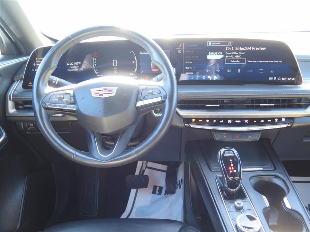 2024 Cadillac XT4 Premium Luxury