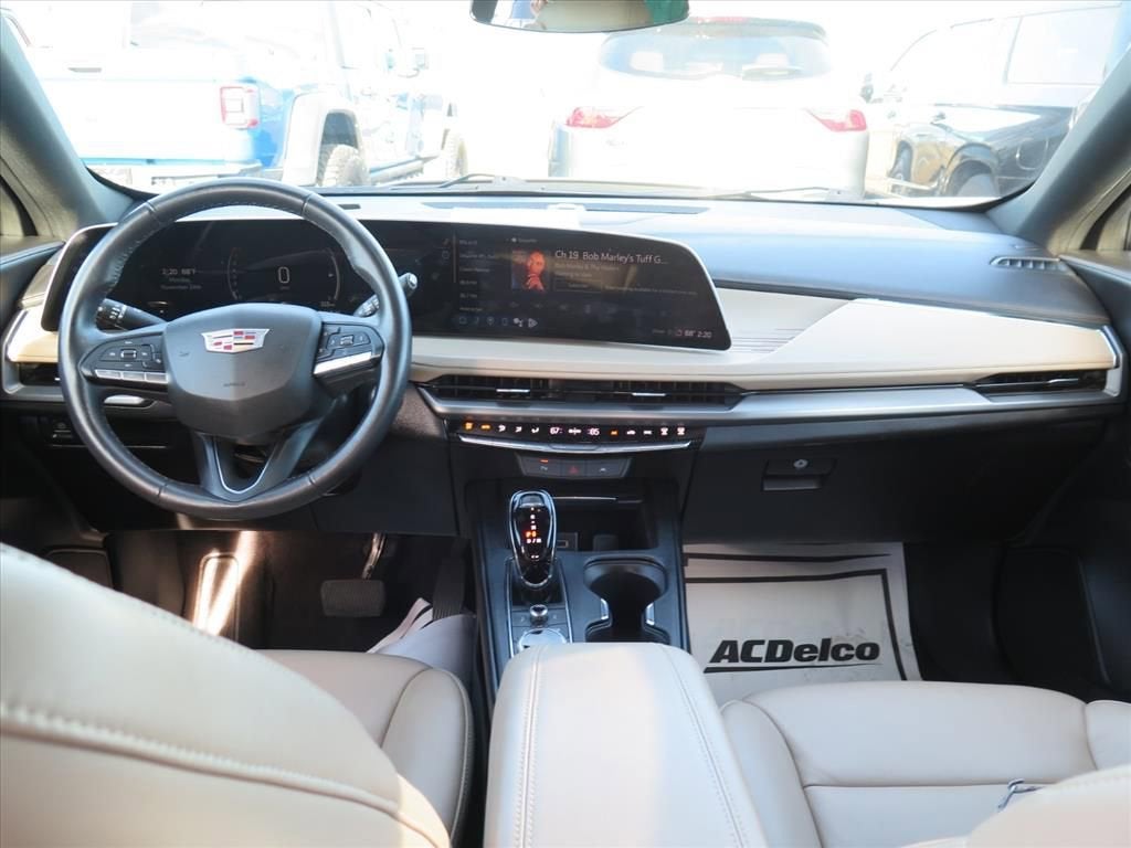 2024 Cadillac XT4 Premium Luxury