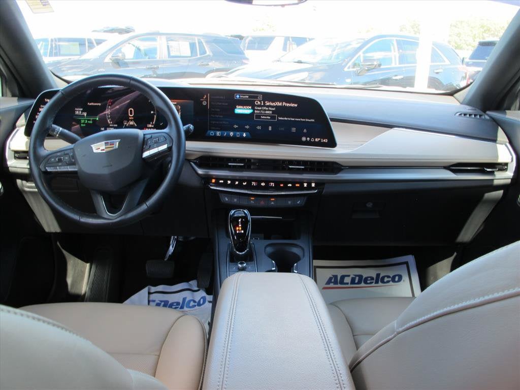 2024 Cadillac XT4 Premium Luxury