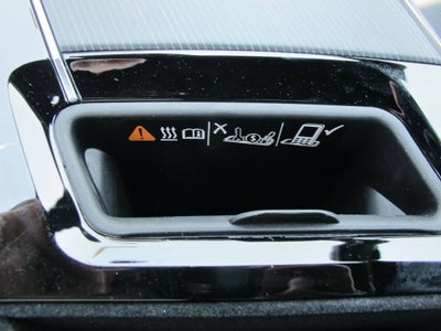 2025 Cadillac LYRIQ Luxury 2