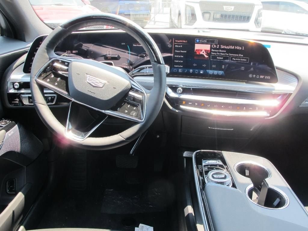 2025 Cadillac LYRIQ Luxury 2