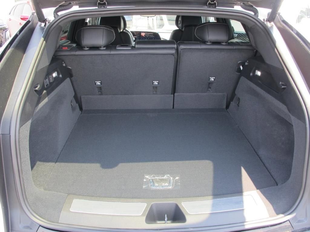 2025 Cadillac LYRIQ Luxury 2