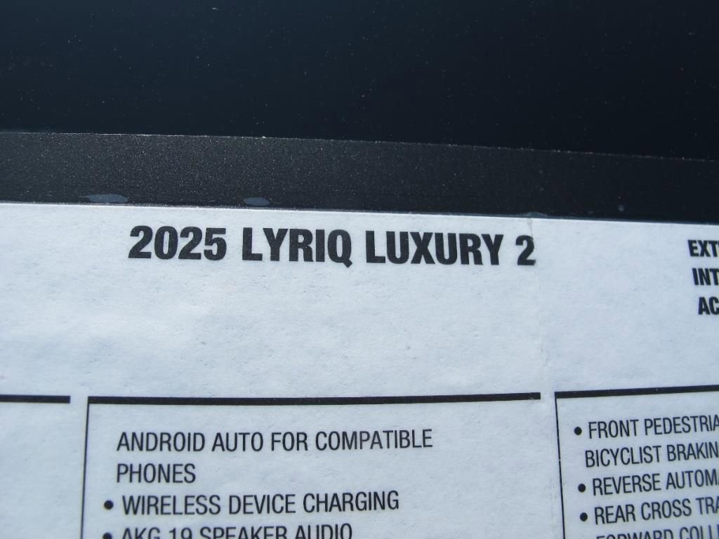 2025 Cadillac LYRIQ Luxury 2