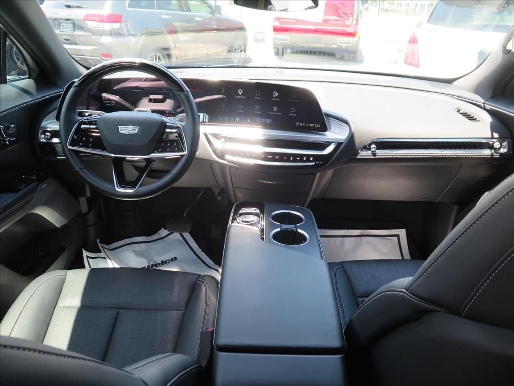 2024 Cadillac LYRIQ Sport 2