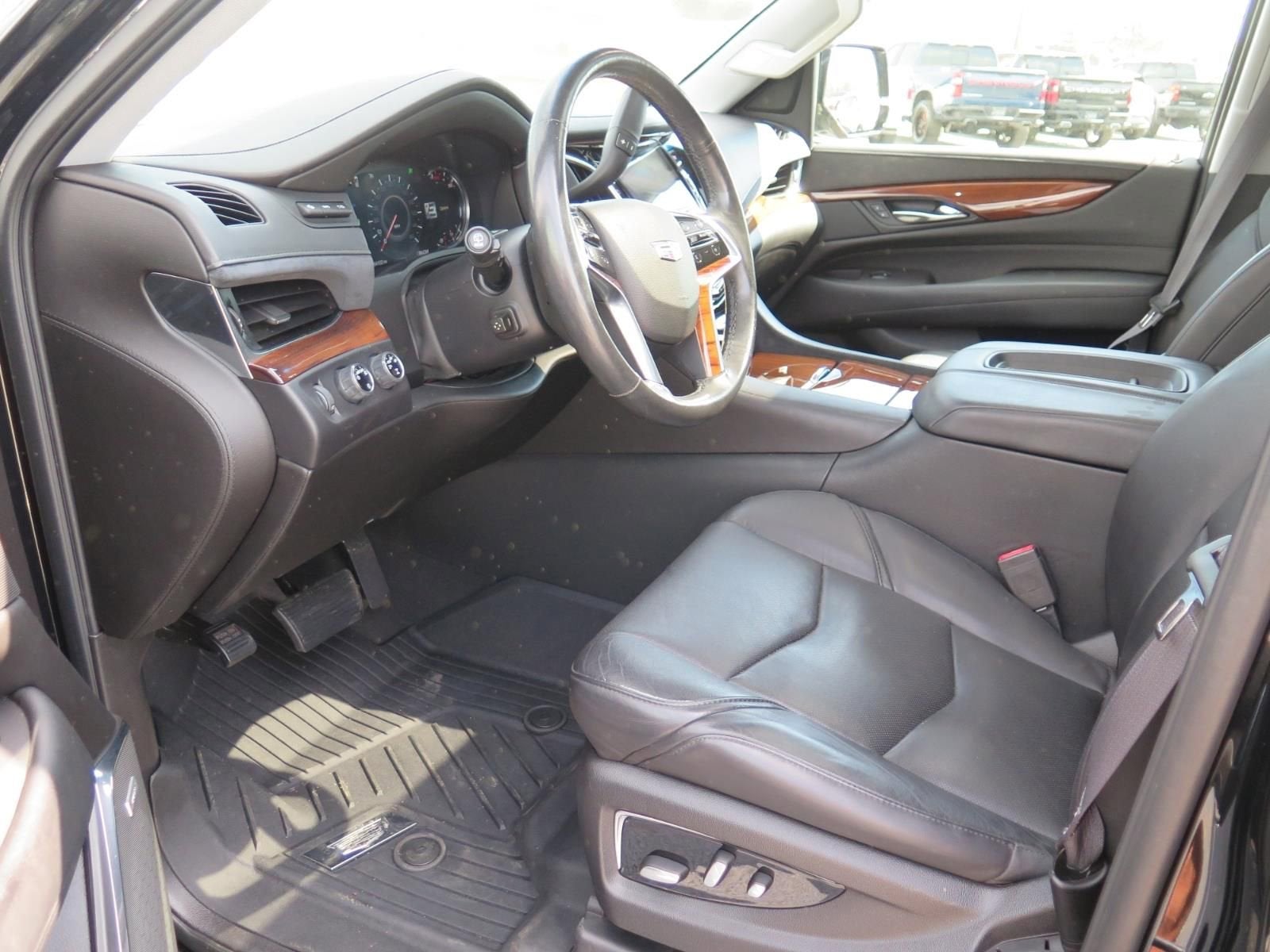 2016 Cadillac Escalade Luxury Collection