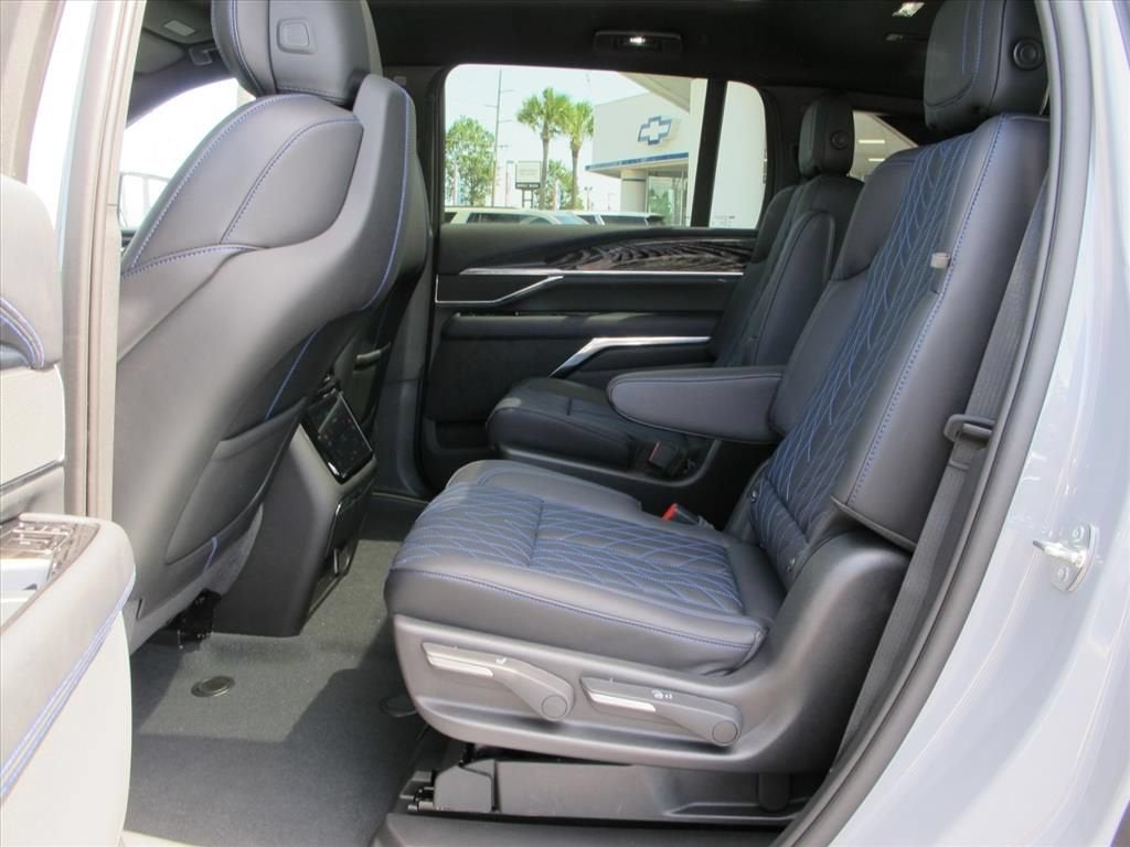 2026 Cadillac ESCALADE IQ Sport