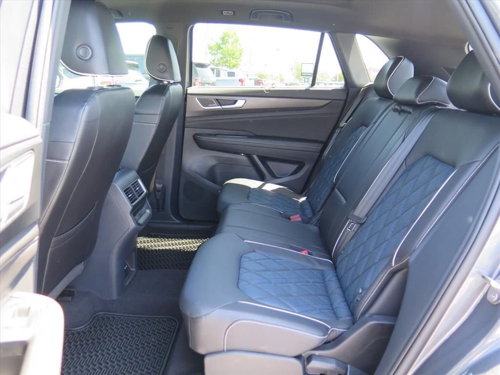 2024 Volkswagen Atlas Cross Sport 2.0T SEL Premium R-Line