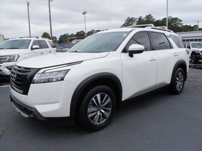 2023 Nissan Pathfinder SL