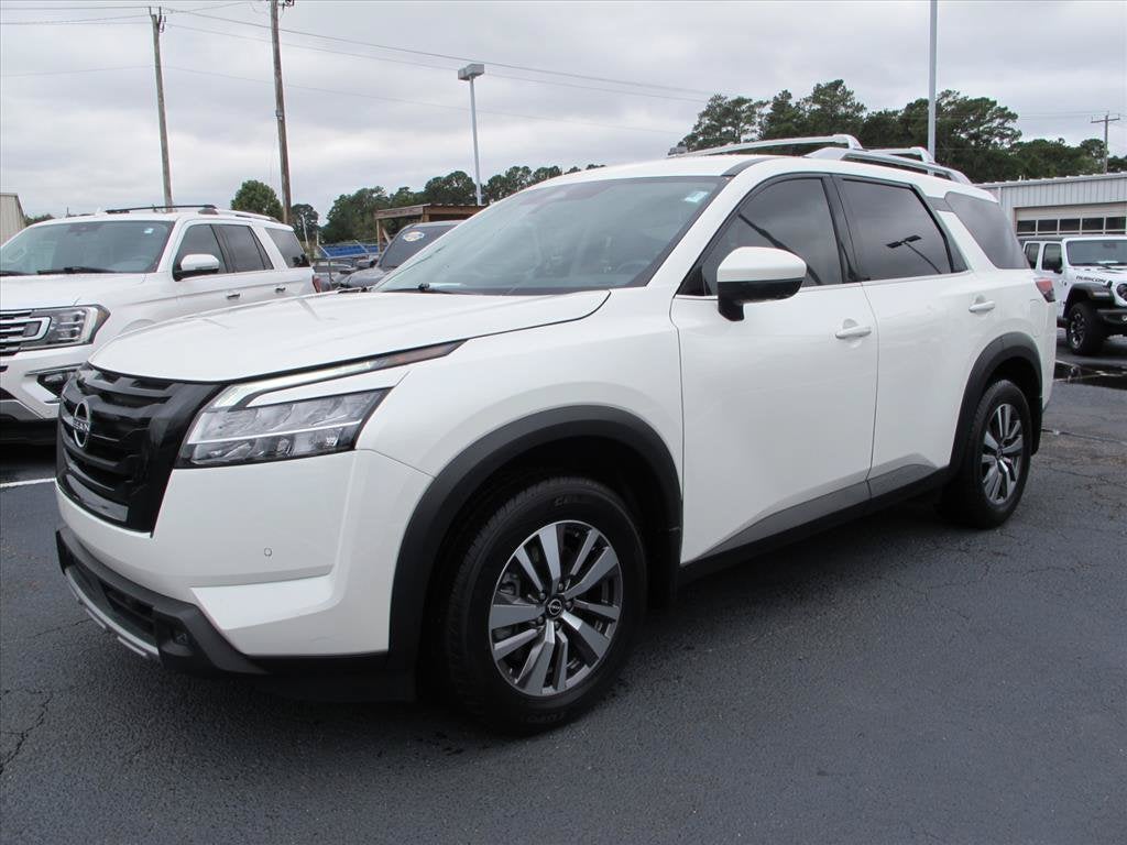 2023 Nissan Pathfinder SL