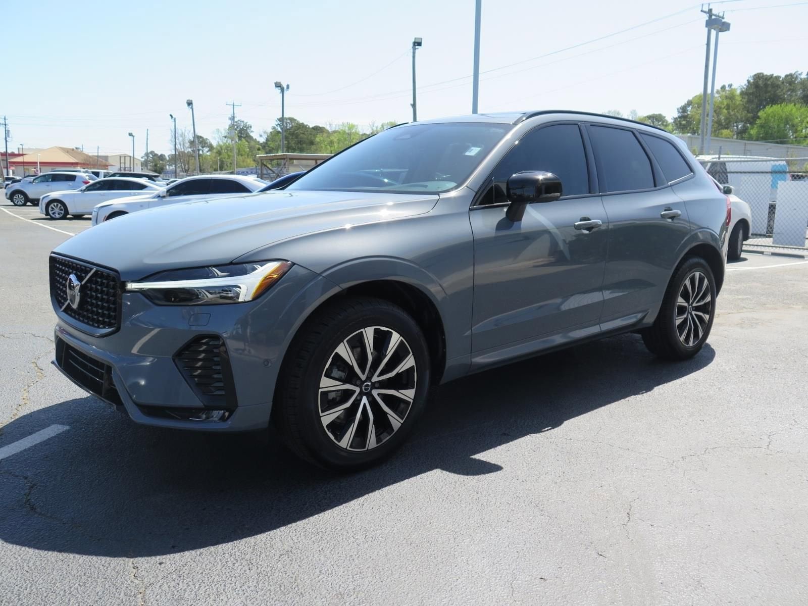 2024 Volvo XC60 Plus Dark Theme